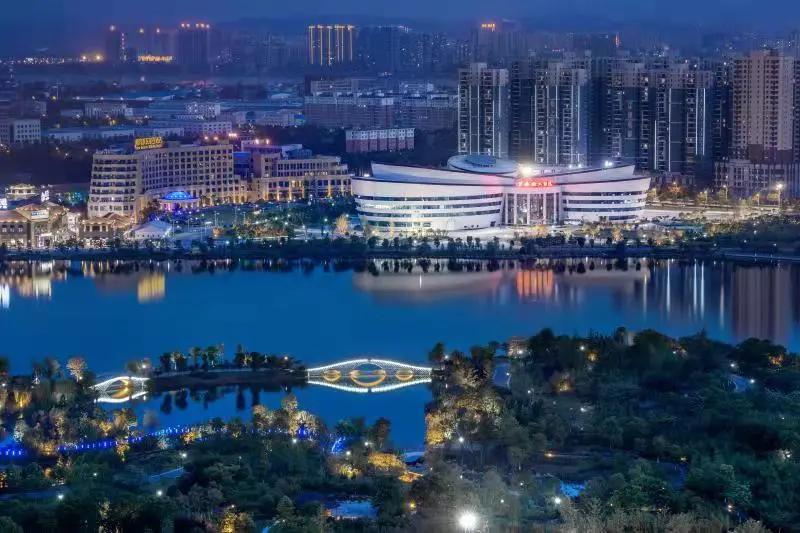 黄梅戏大剧院：点亮黄冈 重启未来——写在黄梅戏大剧院开业运营5周年(图1)