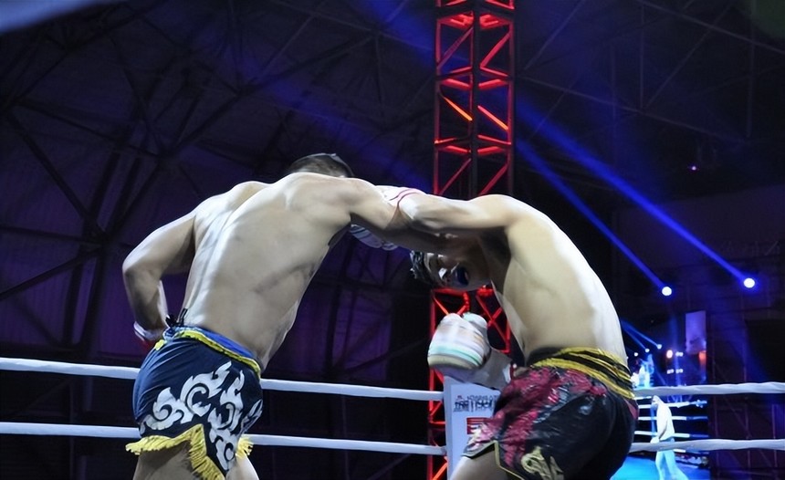 一套“会呼吸”的拳法:蜀山流云拳如何激活传统武术?(图4) 一套“会呼吸”的拳法:蜀山流云拳如何激活传统武术?(图4)