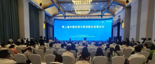 “非遗+旅游”助力乡村振兴的丹寨样本(图3) “非遗+旅游”助力乡村振兴的丹寨样本(图3)