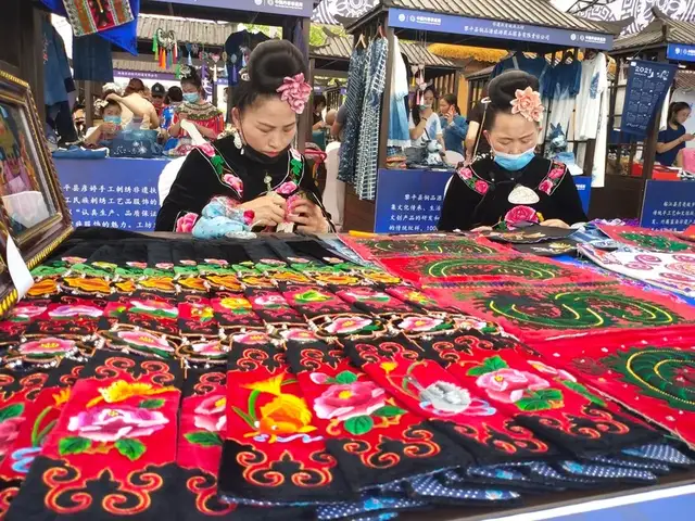 “非遗+旅游”助力乡村振兴的丹寨样本(图1) “非遗+旅游”助力乡村振兴的丹寨样本(图1)